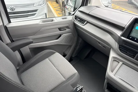 KR75YHH Volkswagen E-Transporter SWB 286PS  65kWh Electric 5 Seats Thumbnail #44