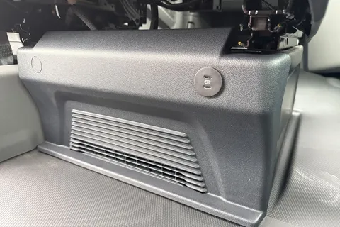 KR75YHH Volkswagen E-Transporter SWB 286PS  65kWh Electric 5 Seats Thumbnail #51