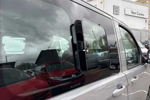 KR75YHH Volkswagen E-Transporter SWB 286PS  65kWh Electric 5 Seats Thumbnail #57