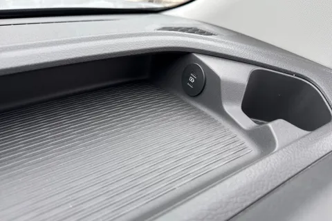 KR75YHH Volkswagen E-Transporter SWB 286PS  65kWh Electric 5 Seats Thumbnail #59