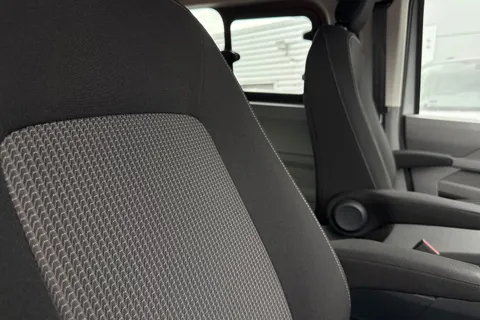 KR75YHH Volkswagen E-Transporter SWB 286PS  65kWh Electric 5 Seats Thumbnail #60