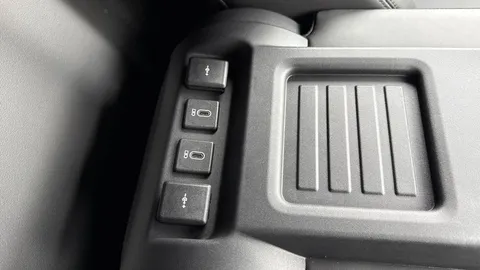 DN26JZV Land Rover Defender 110 3.0 D250 MHEV X-Dynamic HSE Hard Top SUV 5dr Diesel Auto 4WD MWB Euro 6 (s/s) (249 ps) Thumbnail #9