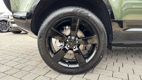 DN26LHO Land Rover Defender 110 3.0 D250 MHEV X-Dynamic HSE Hard Top SUV 5dr Diesel Auto 4WD MWB Euro 6 (s/s) (249 ps) Thumbnail #18