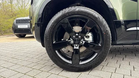 DN26LHO Land Rover Defender 110 3.0 D250 MHEV X-Dynamic HSE Hard Top SUV 5dr Diesel Auto 4WD MWB Euro 6 (s/s) (249 ps) Thumbnail #20