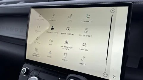 DN26LHO Land Rover Defender 110 3.0 D250 MHEV X-Dynamic HSE Hard Top SUV 5dr Diesel Auto 4WD MWB Euro 6 (s/s) (249 ps) Thumbnail #30