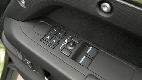 DN26JZV Land Rover Defender 110 3.0 D250 MHEV X-Dynamic HSE Hard Top SUV 5dr Diesel Auto 4WD MWB Euro 6 (s/s) (249 ps) Thumbnail #40