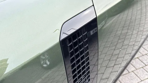 DN26LHO Land Rover Defender 110 3.0 D250 MHEV X-Dynamic HSE Hard Top SUV 5dr Diesel Auto 4WD MWB Euro 6 (s/s) (249 ps) Thumbnail #44