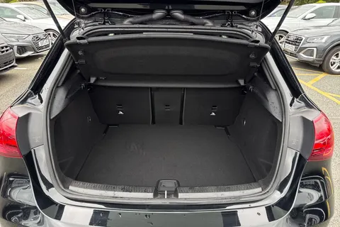 BU24SZF Mercedes-Benz A Class 1.3 A200h MHEV AMG Line (Executive) 7G-DCT Euro 6 (s/s) 5dr Thumbnail #6
