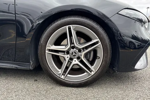 BU24SZF Mercedes-Benz A Class 1.3 A200h MHEV AMG Line (Executive) 7G-DCT Euro 6 (s/s) 5dr Thumbnail #10