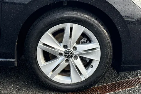 NX21ZNU Volkswagen Golf 1.5 eTSI MHEV Life DSG Euro 6 (s/s) 5dr Thumbnail #10