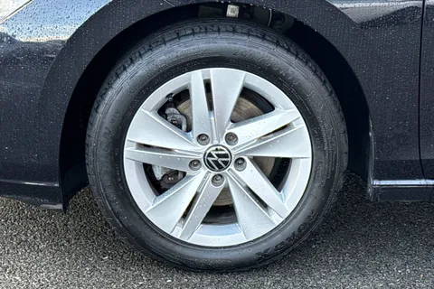 NX21ZNU Volkswagen Golf 1.5 eTSI MHEV Life DSG Euro 6 (s/s) 5dr Thumbnail #13