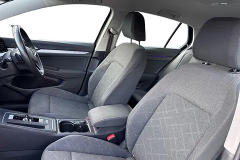 NX21ZNU Volkswagen Golf 1.5 eTSI MHEV Life DSG Euro 6 (s/s) 5dr Thumbnail #16