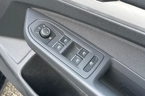 NX21ZNU Volkswagen Golf 1.5 eTSI MHEV Life DSG Euro 6 (s/s) 5dr Thumbnail #21