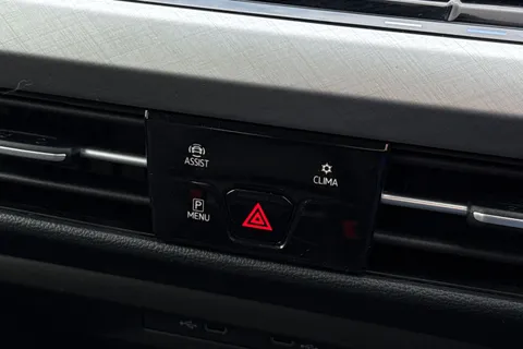 NX21ZNU Volkswagen Golf 1.5 eTSI MHEV Life DSG Euro 6 (s/s) 5dr Thumbnail #38