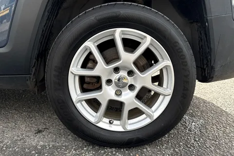 WT21KNE Jeep Renegade 1.3 GSE T4 11.4kWh Longitude Auto 4xe Euro 6 (s/s) 5dr Thumbnail #14