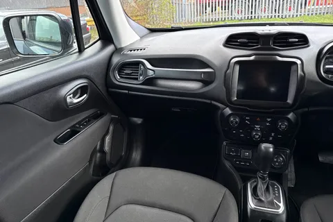 WT21KNE Jeep Renegade 1.3 GSE T4 11.4kWh Longitude Auto 4xe Euro 6 (s/s) 5dr Thumbnail #21