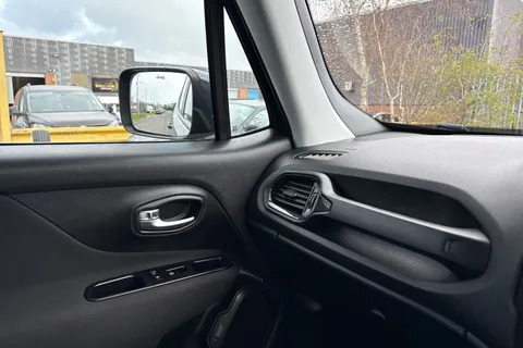 WT21KNE Jeep Renegade 1.3 GSE T4 11.4kWh Longitude Auto 4xe Euro 6 (s/s) 5dr Thumbnail #32