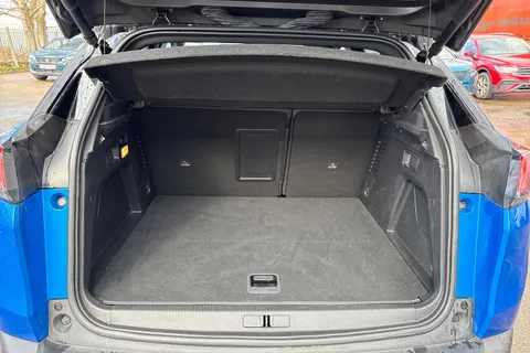 BYZ3111 PEUGEOT 3008 1.6 13.2kWh GT e-EAT 4WD Euro 6 (s/s) 5dr Thumbnail #8