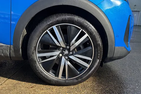 BYZ3111 PEUGEOT 3008 1.6 13.2kWh GT e-EAT 4WD Euro 6 (s/s) 5dr Thumbnail #11