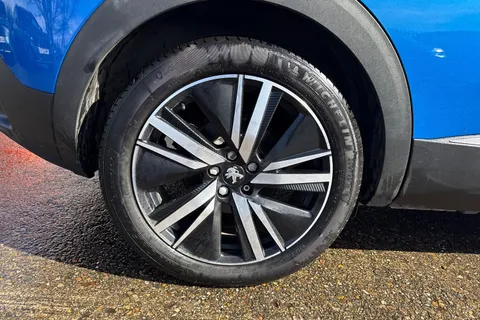 BYZ3111 PEUGEOT 3008 1.6 13.2kWh GT e-EAT 4WD Euro 6 (s/s) 5dr Thumbnail #12