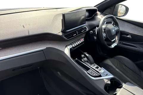 BYZ3111 PEUGEOT 3008 1.6 13.2kWh GT e-EAT 4WD Euro 6 (s/s) 5dr Thumbnail #16