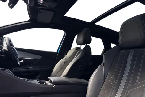 BYZ3111 PEUGEOT 3008 1.6 13.2kWh GT e-EAT 4WD Euro 6 (s/s) 5dr Thumbnail #17