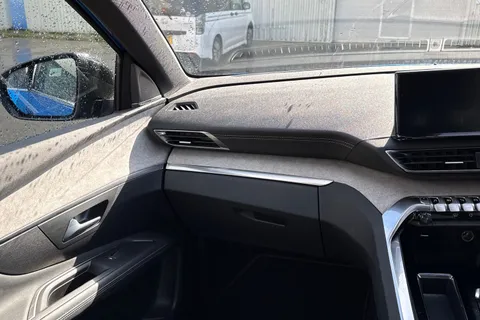 BYZ3111 PEUGEOT 3008 1.6 13.2kWh GT e-EAT 4WD Euro 6 (s/s) 5dr Thumbnail #21