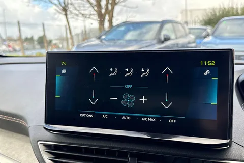 BYZ3111 PEUGEOT 3008 1.6 13.2kWh GT e-EAT 4WD Euro 6 (s/s) 5dr Thumbnail #23