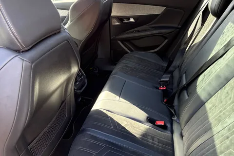 BYZ3111 PEUGEOT 3008 1.6 13.2kWh GT e-EAT 4WD Euro 6 (s/s) 5dr Thumbnail #31