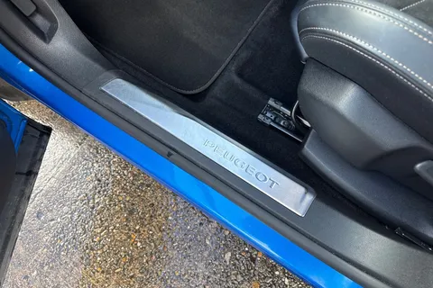 BYZ3111 PEUGEOT 3008 1.6 13.2kWh GT e-EAT 4WD Euro 6 (s/s) 5dr Thumbnail #33