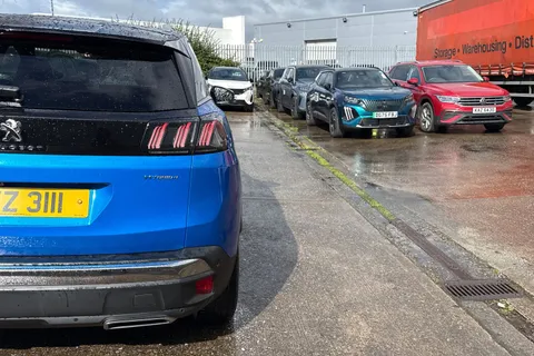 BYZ3111 PEUGEOT 3008 1.6 13.2kWh GT e-EAT 4WD Euro 6 (s/s) 5dr Thumbnail #35