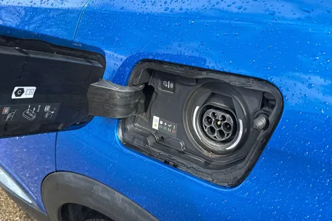 BYZ3111 PEUGEOT 3008 1.6 13.2kWh GT e-EAT 4WD Euro 6 (s/s) 5dr Thumbnail #38