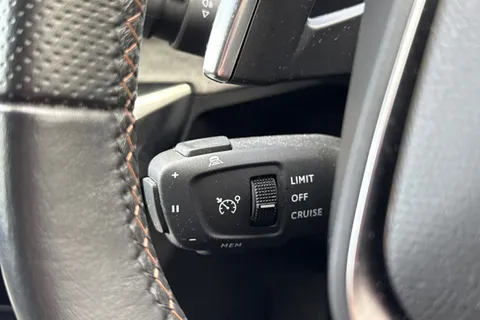 BYZ3111 PEUGEOT 3008 1.6 13.2kWh GT e-EAT 4WD Euro 6 (s/s) 5dr Thumbnail #42