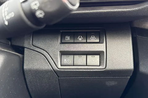 BYZ3111 PEUGEOT 3008 1.6 13.2kWh GT e-EAT 4WD Euro 6 (s/s) 5dr Thumbnail #44