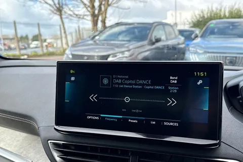 BYZ3111 PEUGEOT 3008 1.6 13.2kWh GT e-EAT 4WD Euro 6 (s/s) 5dr Thumbnail #46