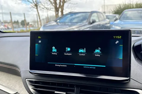 BYZ3111 PEUGEOT 3008 1.6 13.2kWh GT e-EAT 4WD Euro 6 (s/s) 5dr Thumbnail #54