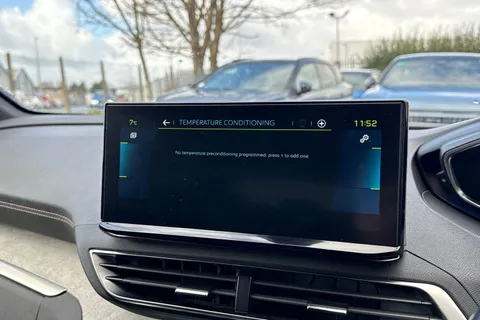 BYZ3111 PEUGEOT 3008 1.6 13.2kWh GT e-EAT 4WD Euro 6 (s/s) 5dr Thumbnail #57