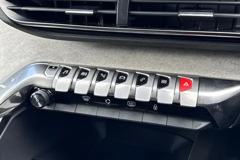 BYZ3111 PEUGEOT 3008 1.6 13.2kWh GT e-EAT 4WD Euro 6 (s/s) 5dr Thumbnail #59