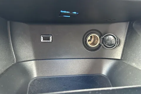 BYZ3111 PEUGEOT 3008 1.6 13.2kWh GT e-EAT 4WD Euro 6 (s/s) 5dr Thumbnail #60