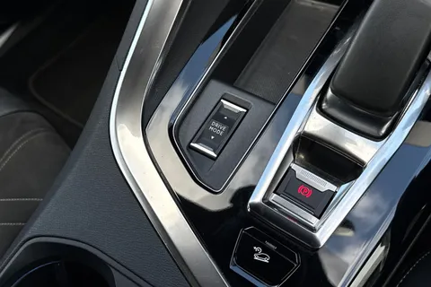 BYZ3111 PEUGEOT 3008 1.6 13.2kWh GT e-EAT 4WD Euro 6 (s/s) 5dr Thumbnail #62