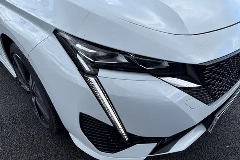 DF25FNV PEUGEOT 308 1.2 HYBRID GT e-DSC6 Euro 6 (s/s) 5dr Thumbnail #9