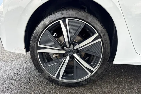 DF25FNV PEUGEOT 308 1.2 HYBRID GT e-DSC6 Euro 6 (s/s) 5dr Thumbnail #11