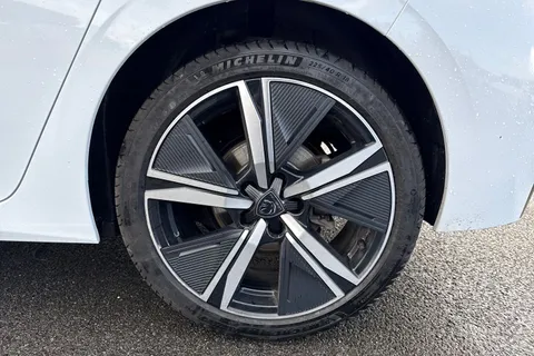 DF25FNV PEUGEOT 308 1.2 HYBRID GT e-DSC6 Euro 6 (s/s) 5dr Thumbnail #12