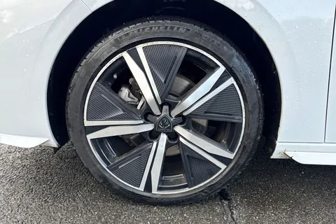 DF25FNV PEUGEOT 308 1.2 HYBRID GT e-DSC6 Euro 6 (s/s) 5dr Thumbnail #13