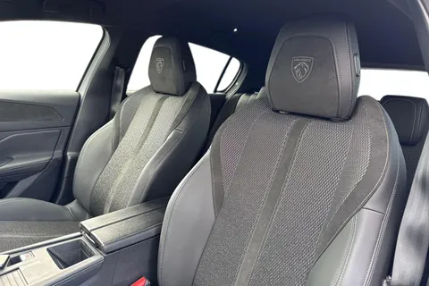 DF25FNV PEUGEOT 308 1.2 HYBRID GT e-DSC6 Euro 6 (s/s) 5dr Thumbnail #16