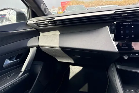 DF25FNV PEUGEOT 308 1.2 HYBRID GT e-DSC6 Euro 6 (s/s) 5dr Thumbnail #20