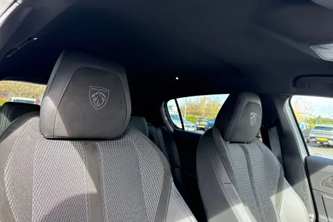 DF25FNV PEUGEOT 308 1.2 HYBRID GT e-DSC6 Euro 6 (s/s) 5dr Thumbnail #24