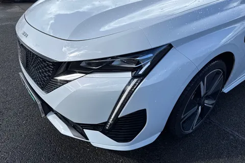 DF25FNV PEUGEOT 308 1.2 HYBRID GT e-DSC6 Euro 6 (s/s) 5dr Thumbnail #26