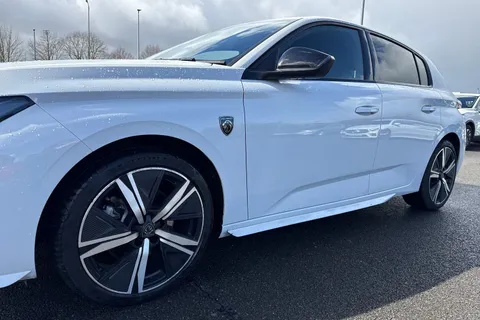 DF25FNV PEUGEOT 308 1.2 HYBRID GT e-DSC6 Euro 6 (s/s) 5dr Thumbnail #28