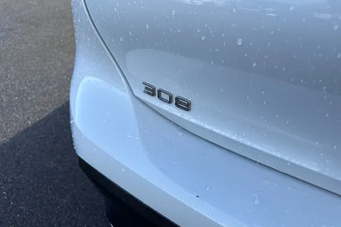 DF25FNV PEUGEOT 308 1.2 HYBRID GT e-DSC6 Euro 6 (s/s) 5dr Thumbnail #33
